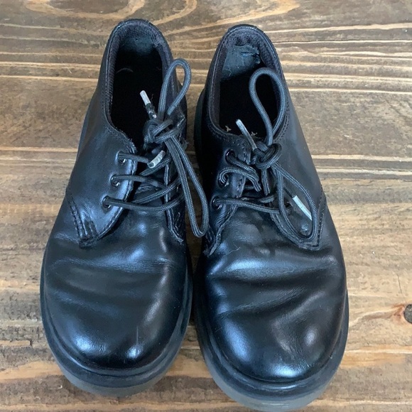 Dr. Martens Other - Dr. Martens school shoes youth size 1 Black leather Tie lace